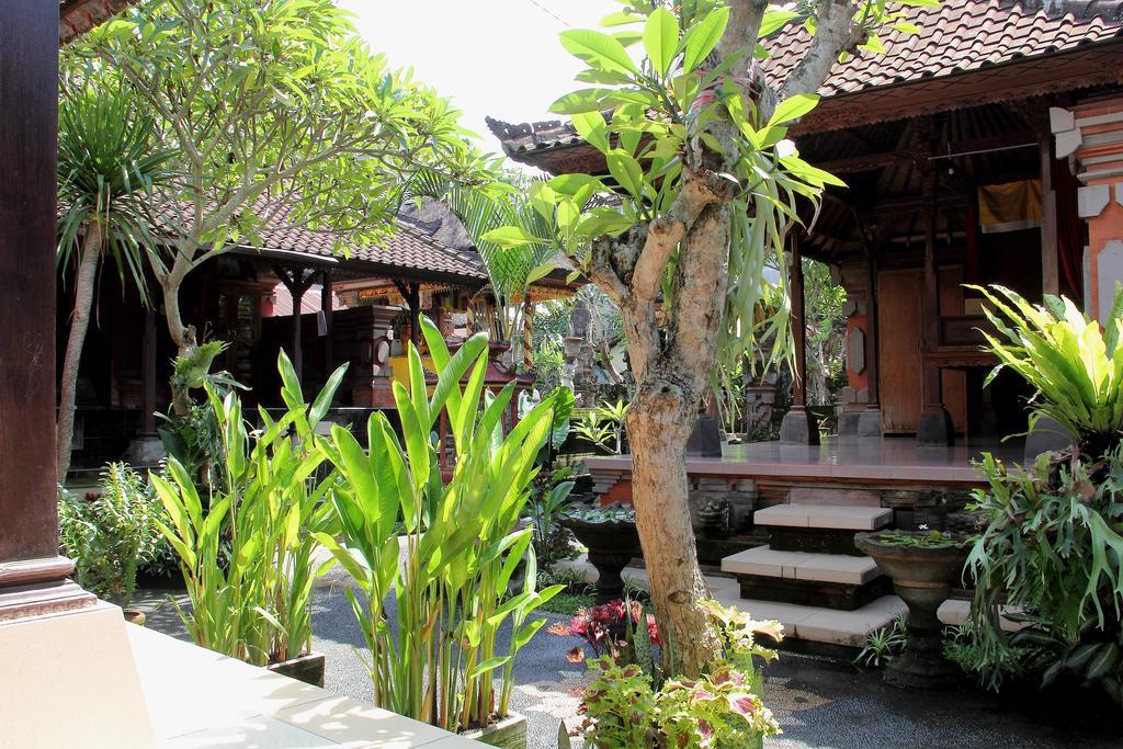 Nugraha Guesthouse 1 Ubud  Exterior photo
