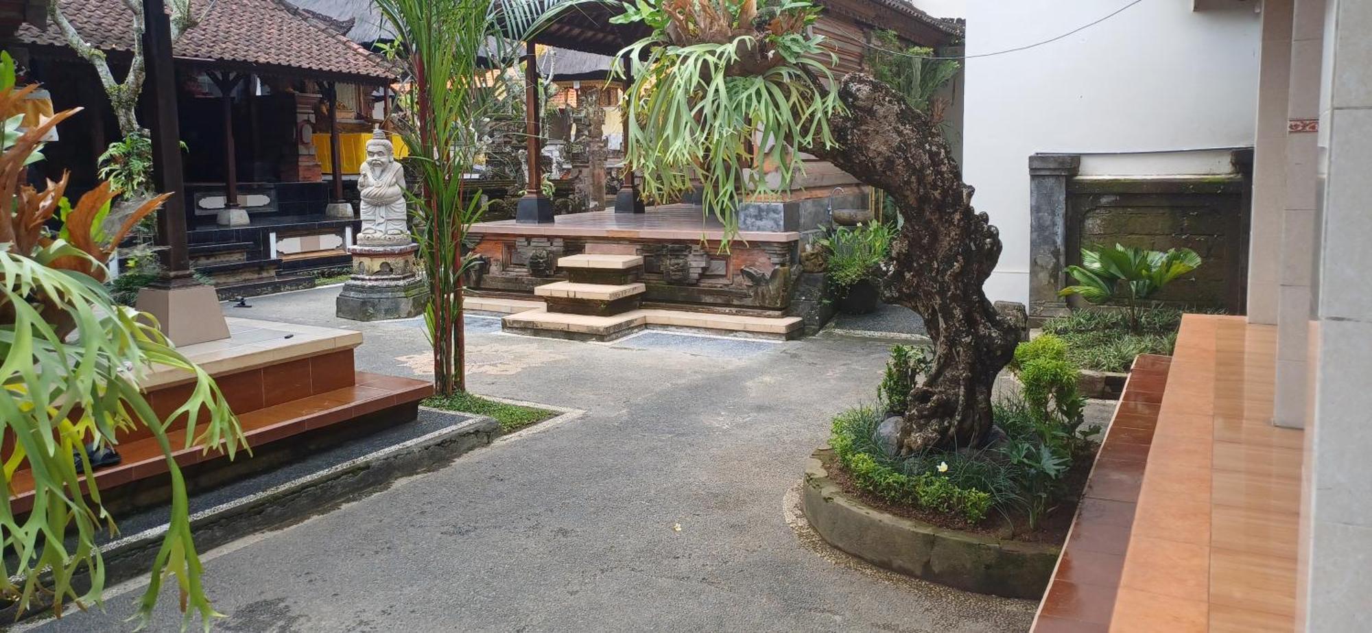 Nugraha Guesthouse 1 Ubud  Exterior photo